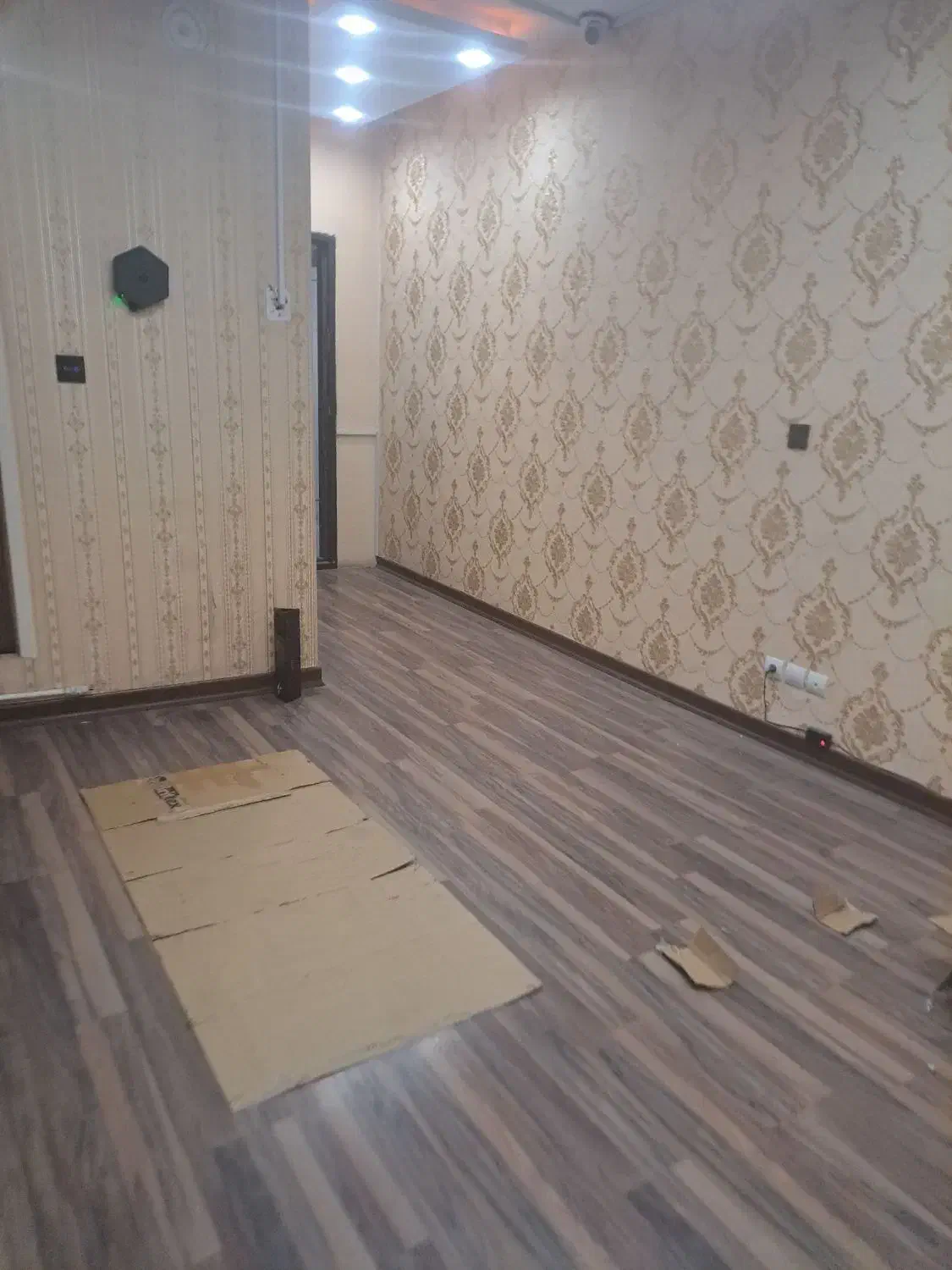 ۱۳۰ متر سند اداری پاسداران