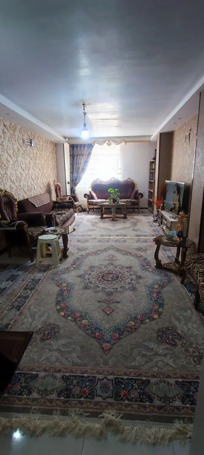 آپارتمان همکف شیک نزدیک خیابان ومترو