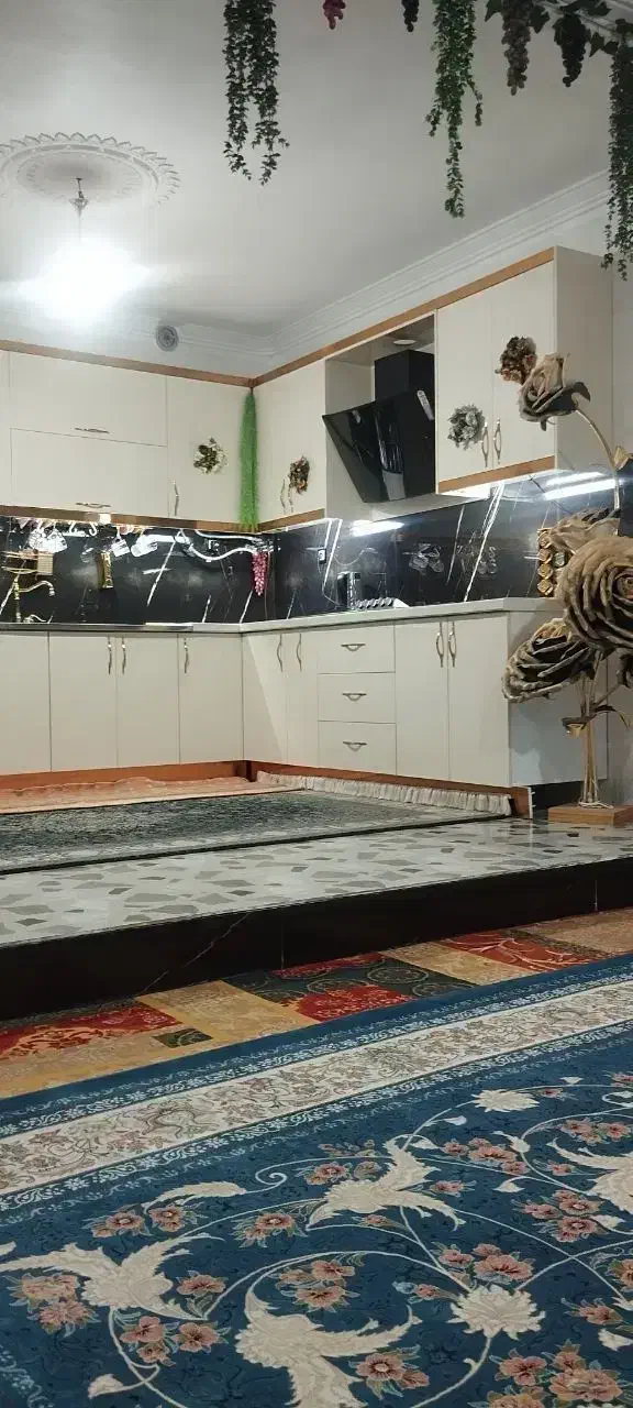 منزل ویلایی  ۳۰۰متری نصرت آباد