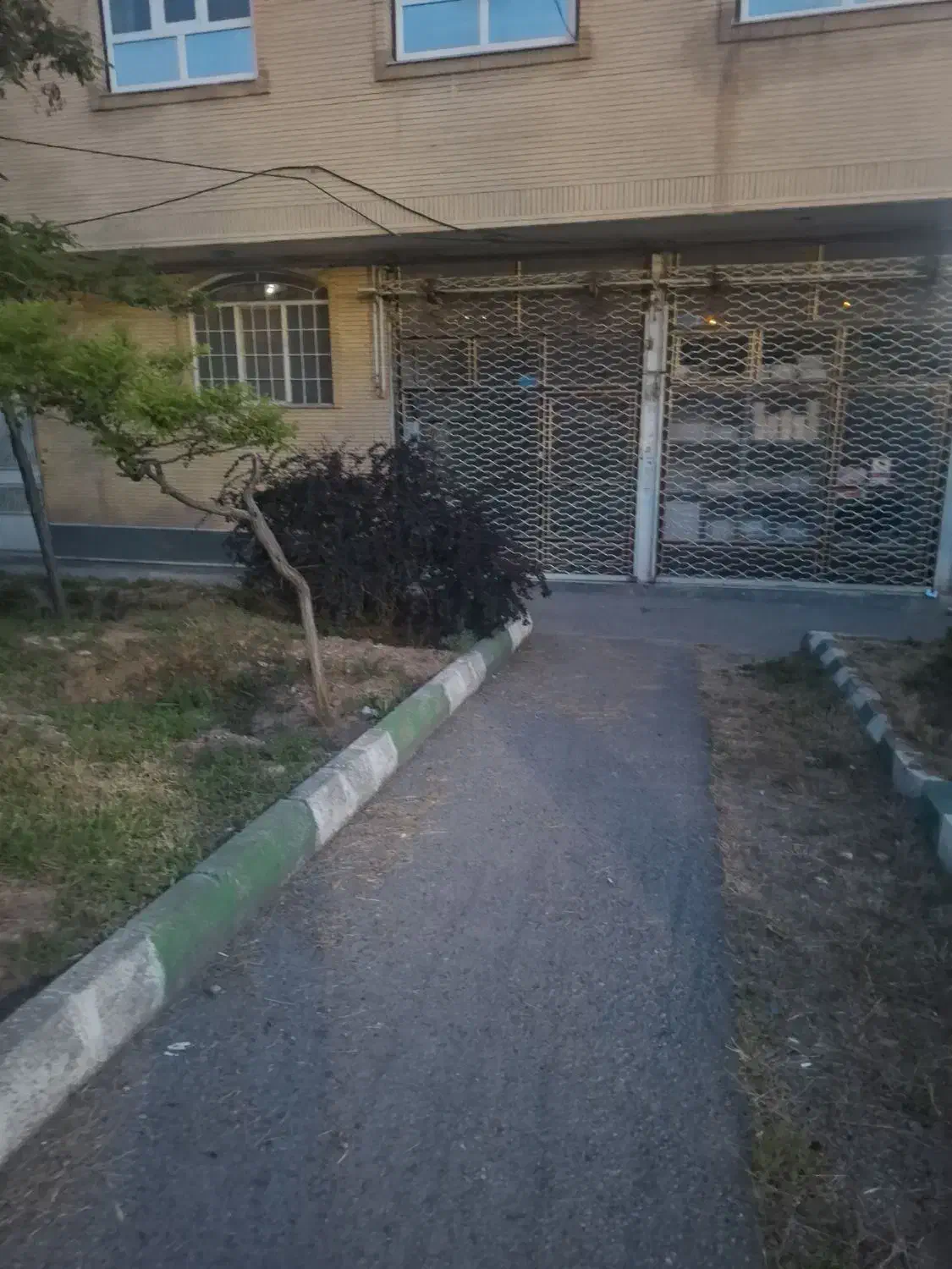 یک باب مغازه در باغمیشه