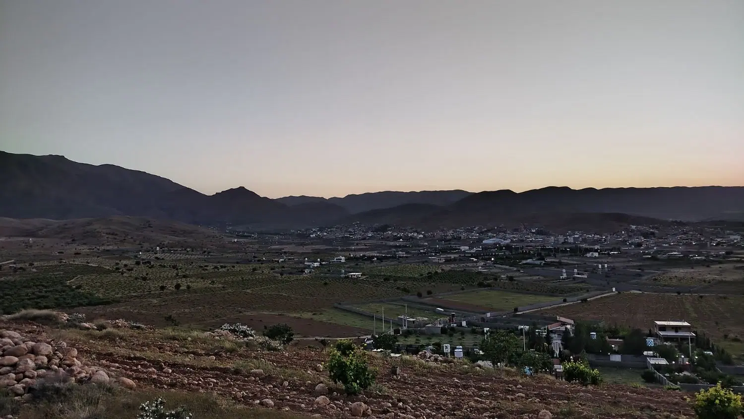یک قطعه باغ شهر ۱۰۰۰ متری