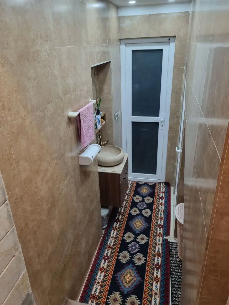 طبقه پایین نوساز ۱۱۰متری
