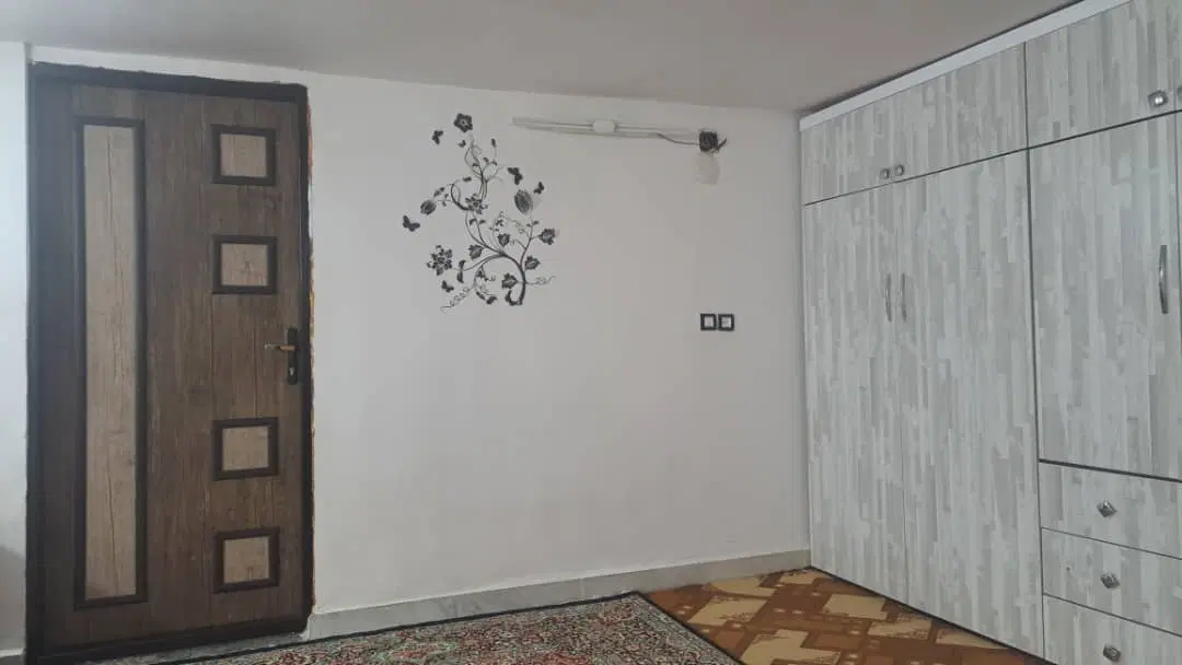 یک واحد مسکونی به رهن و اجاره داده میشه