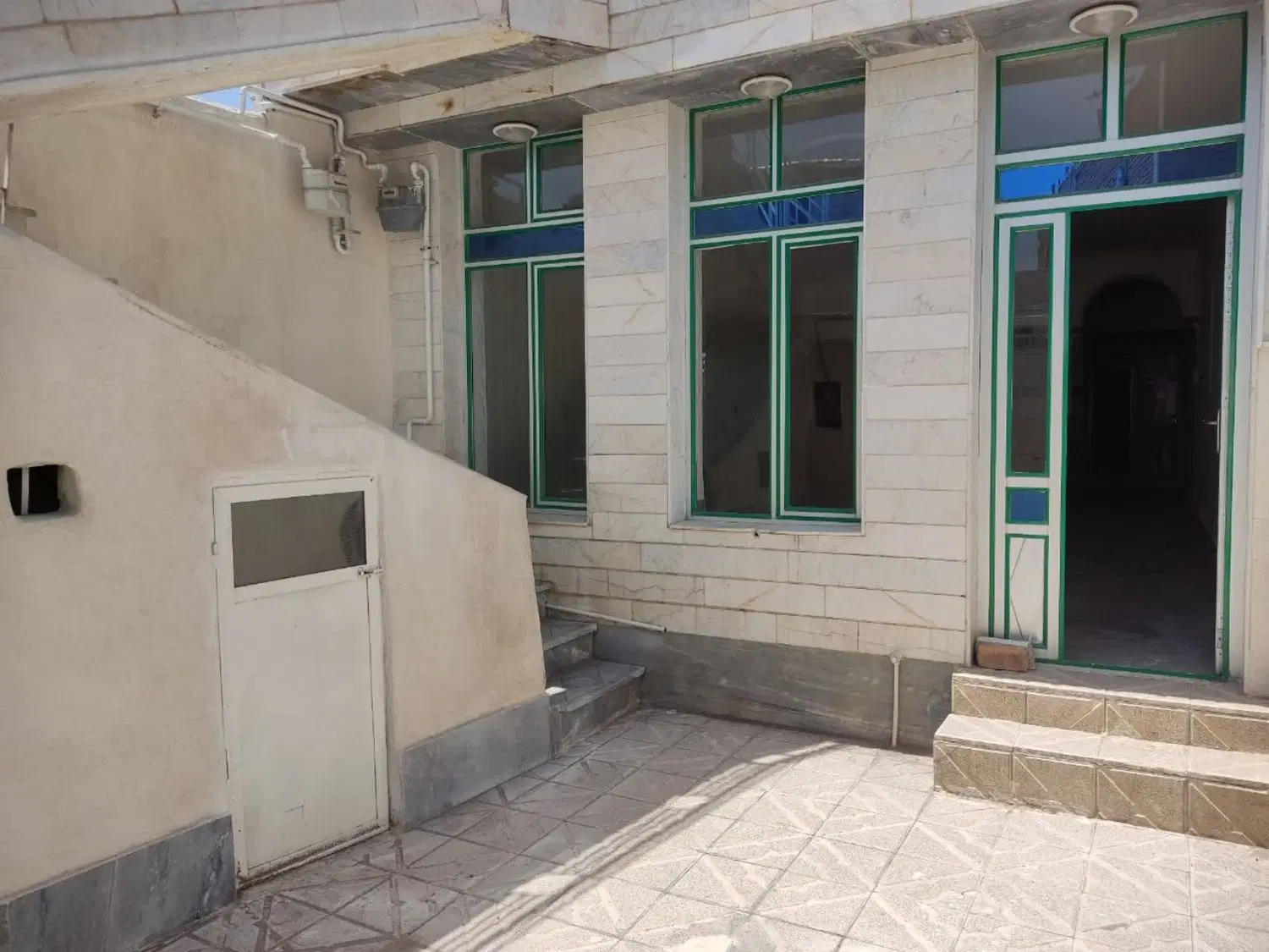 دوطبقه صد متری