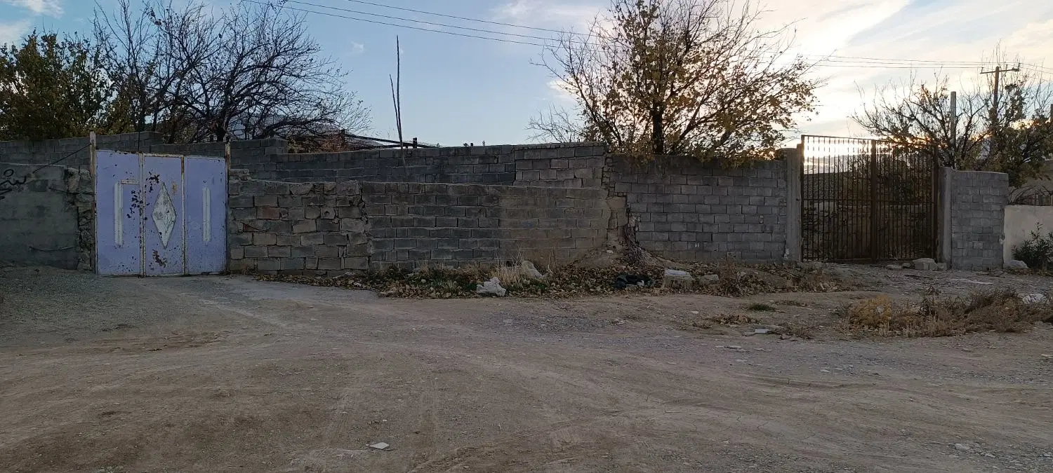 باغ به متراژ ۸۰۰متر دیوار کشیده جنب تالار قصر سفید