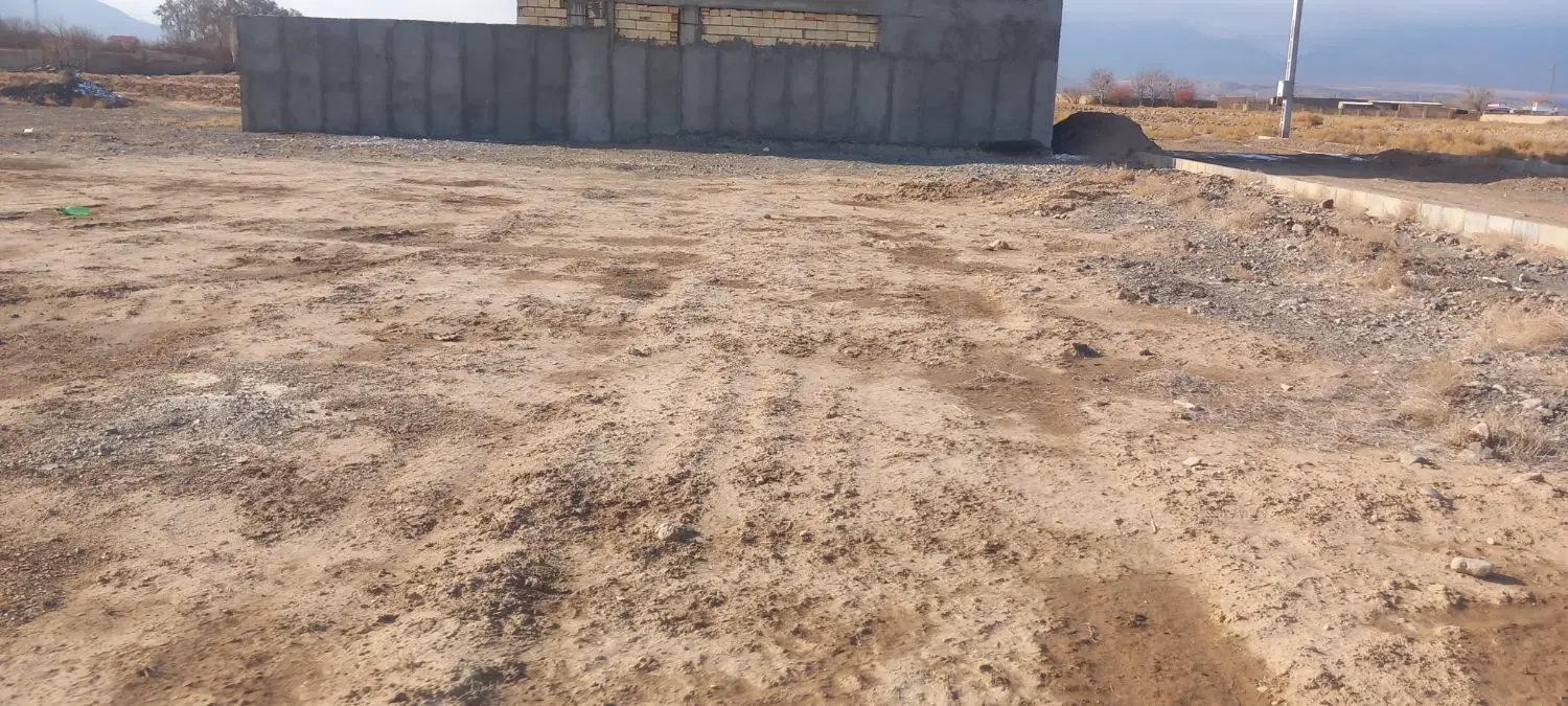 زمین مسکونی باشند ششدانگ بامتداد ۲۰۰ متر  متراج