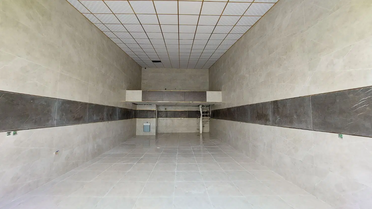 اجاره انباربهداشتی ۶۵ متر در داخل محله قراملک