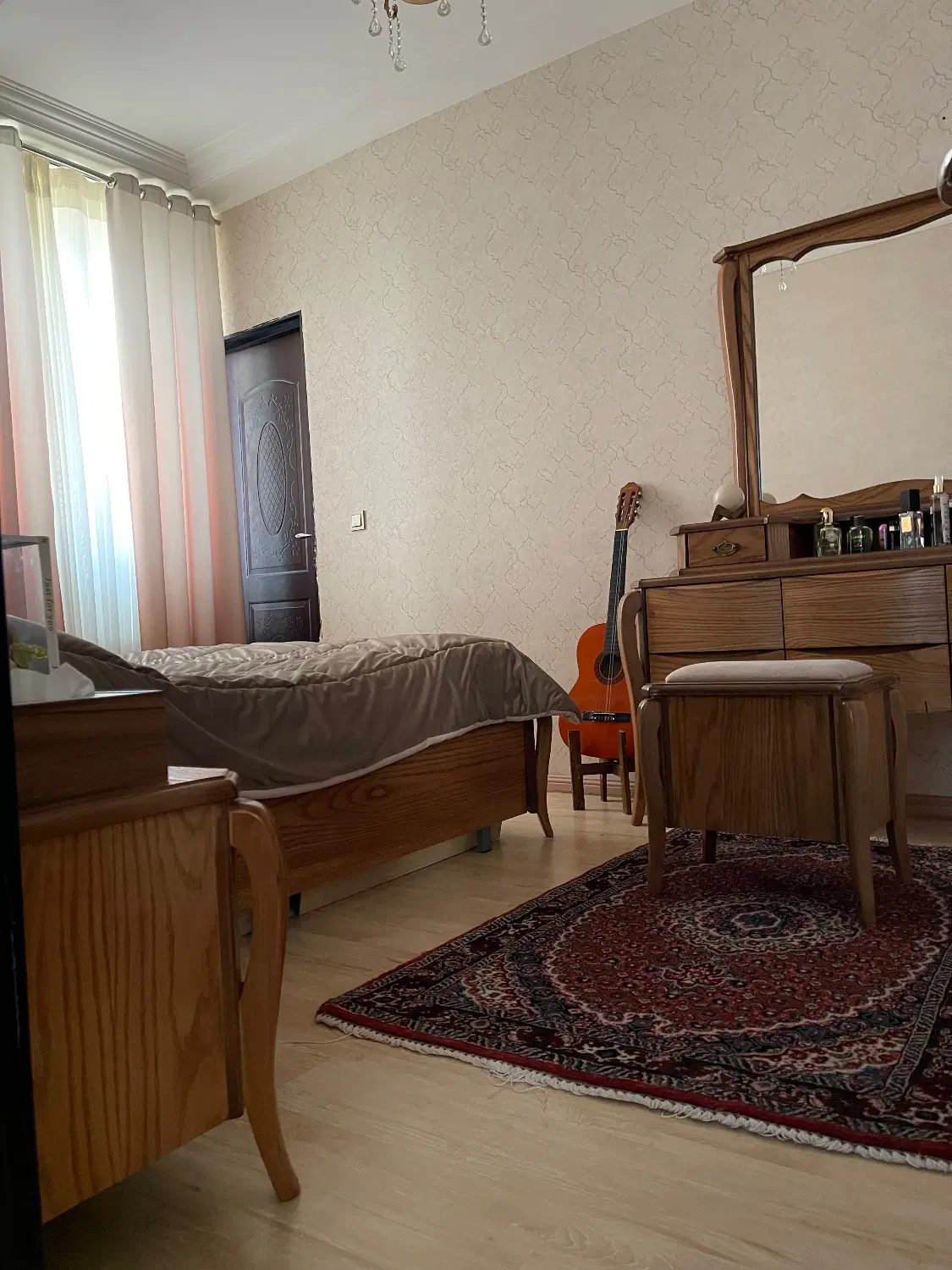 واحد۱۲۰ متری  نبش شهرک گلسار دارای دو تراس بزرگ