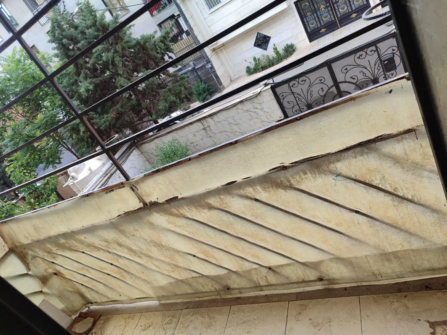 خانه ۱۰۰ متری