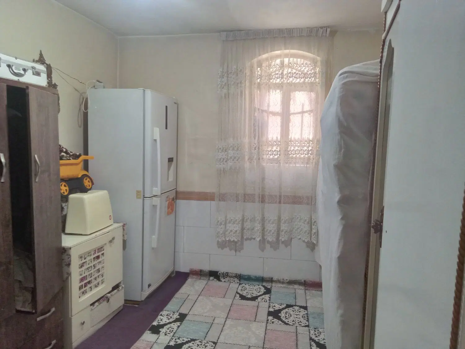 کاملا دل باز وتمیز دیوار بیرون وداخل سنگ شده