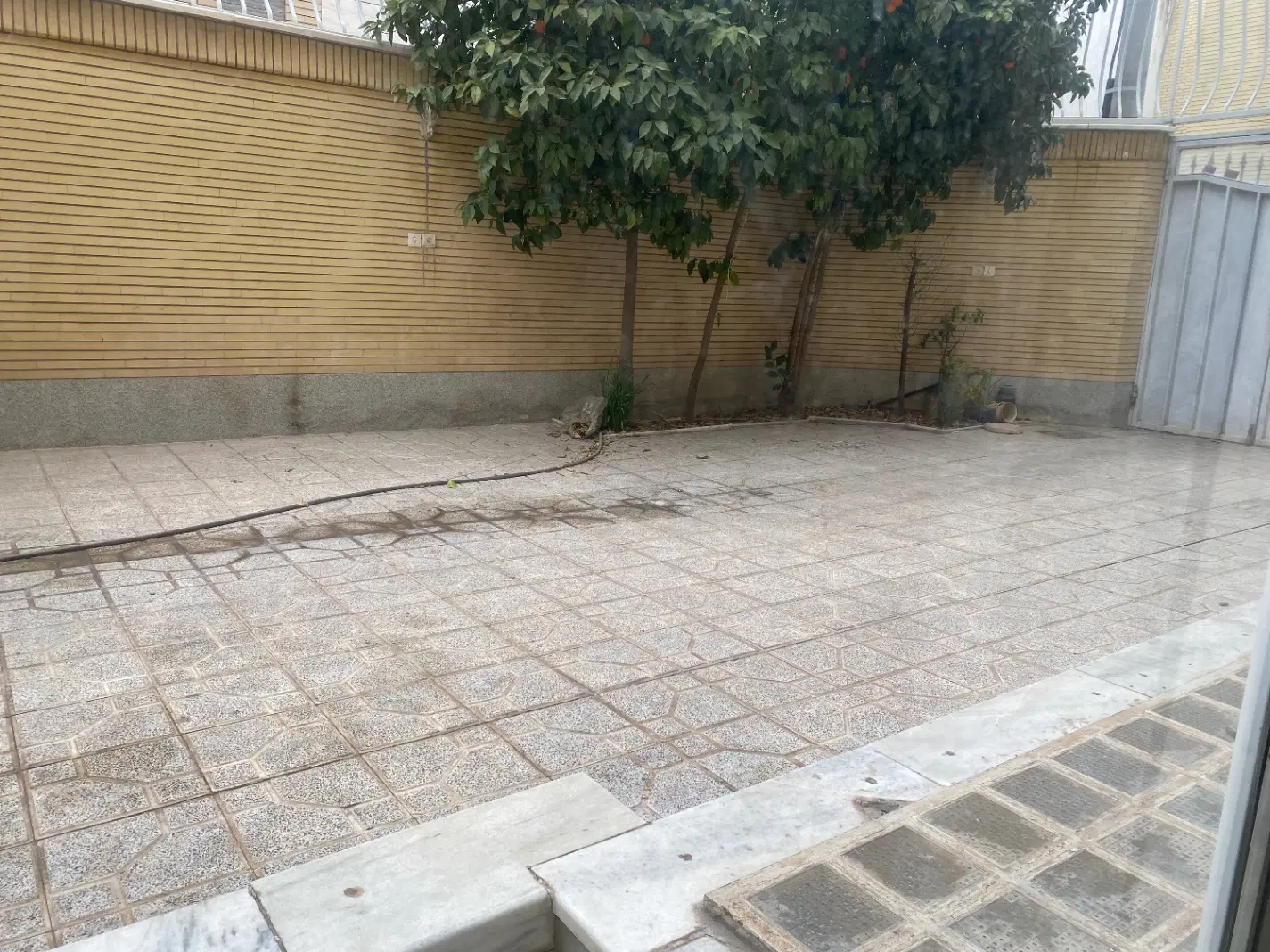 منزل دو طبقه مسکونی