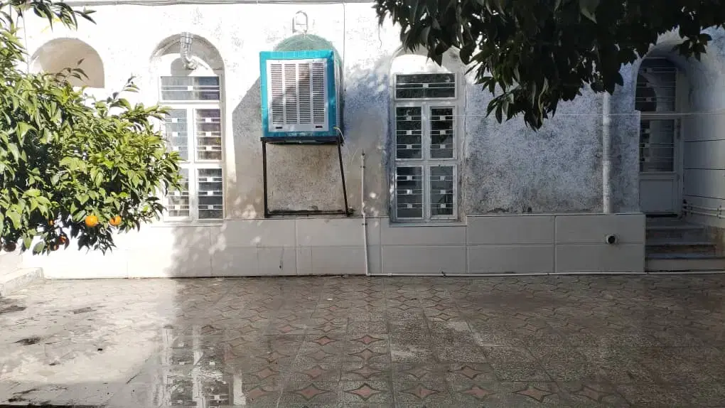فروش فوری منزل ویلایی ۲۴۰ متری چهاراه زند