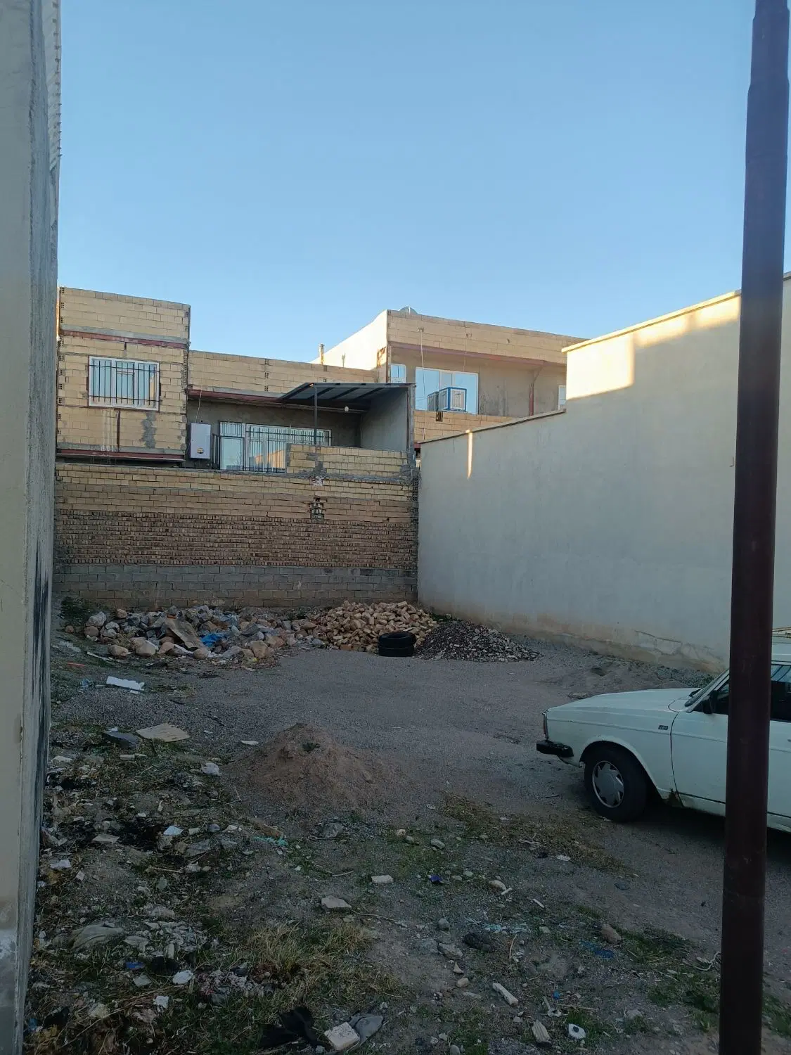 فرصت عالی ساخت‌وساز زمین ۲۱۴ متری با جواز آماده