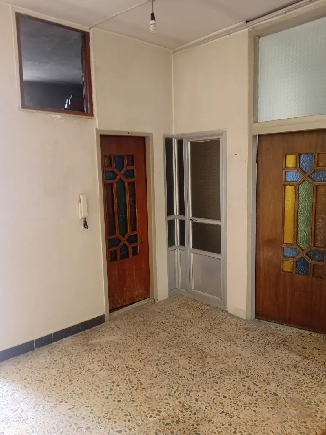 یک واحد منزل مسکونی ۸۰متری دوخوابه.