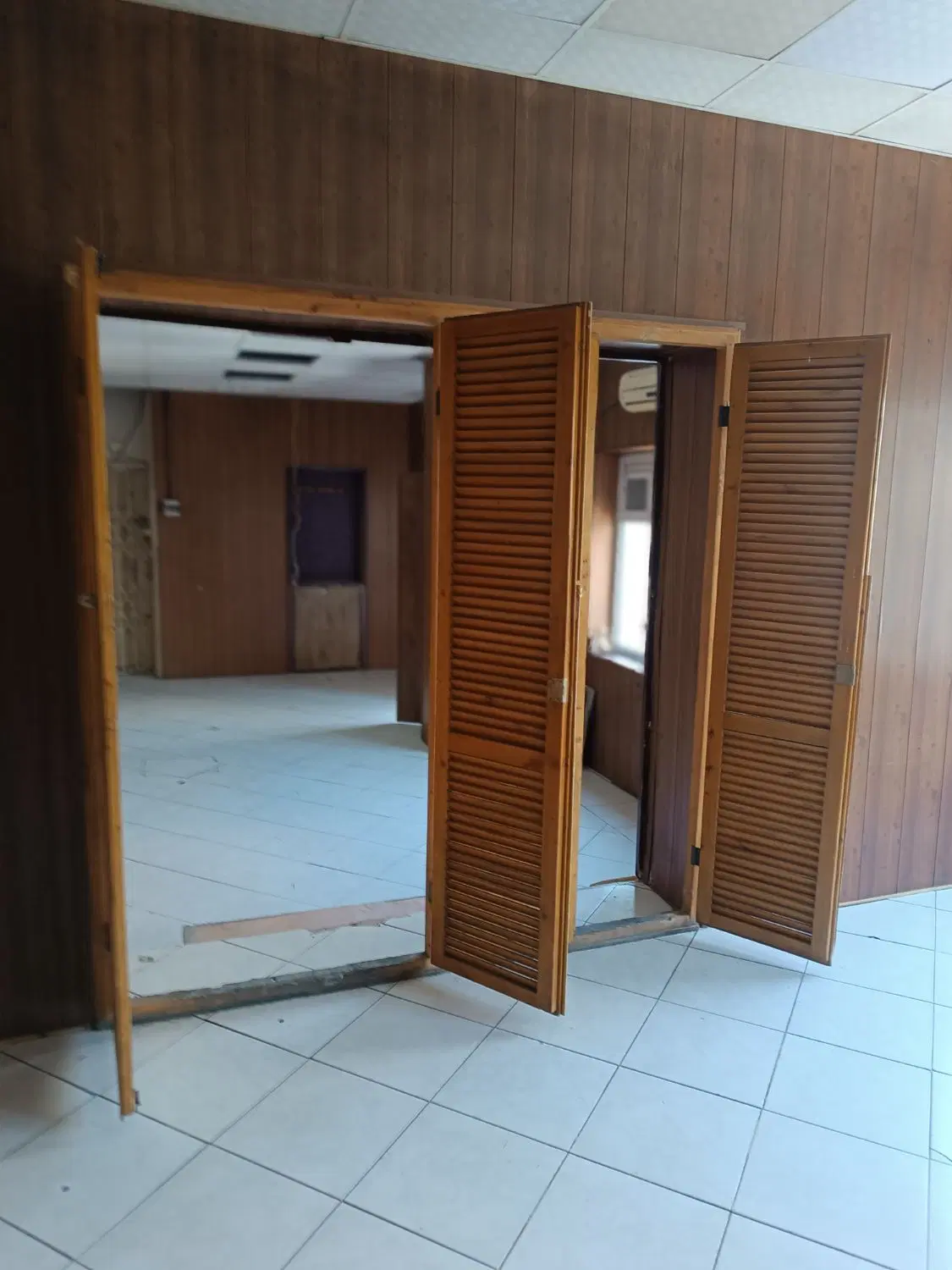 ۱۳۰ متر بر اصلی خیابان شریعتی مناسب همه مشاغل