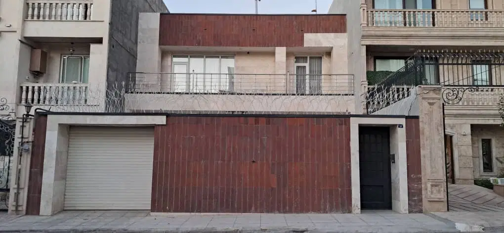 ویلای دوبلکس  ۳ خواب  نو ساز  حیاط مشجر و تراس