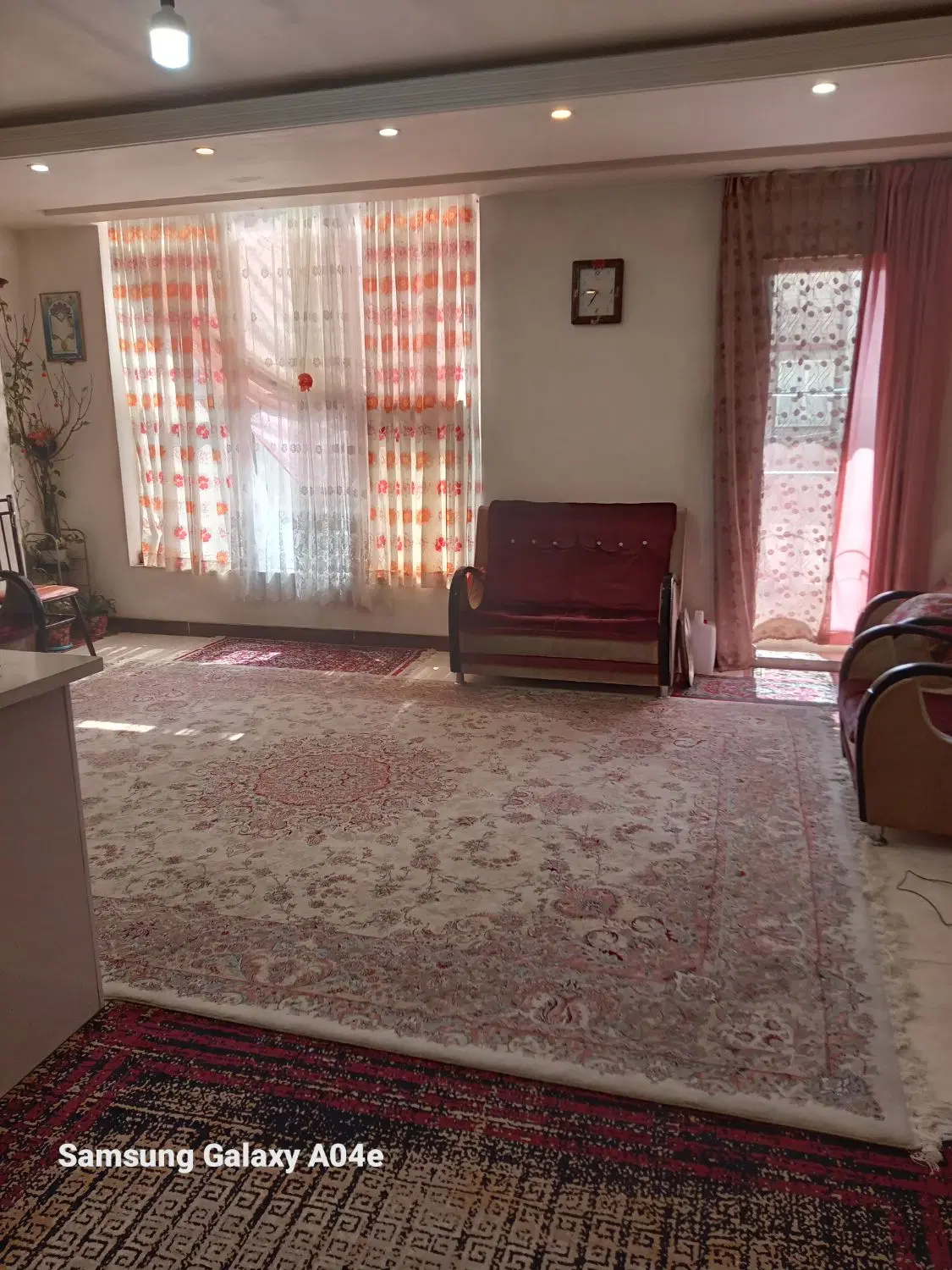 فروش آپارتمان دارای آب وبرق وگازوتلفن وانباری و