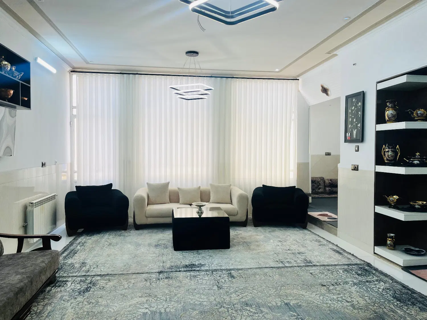 رهن کامل منزل بسیارشیک همکف دربست دلباز
