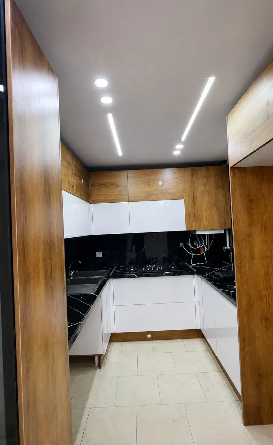 ۷۵متری دو خواب فول چسبیده به مترو