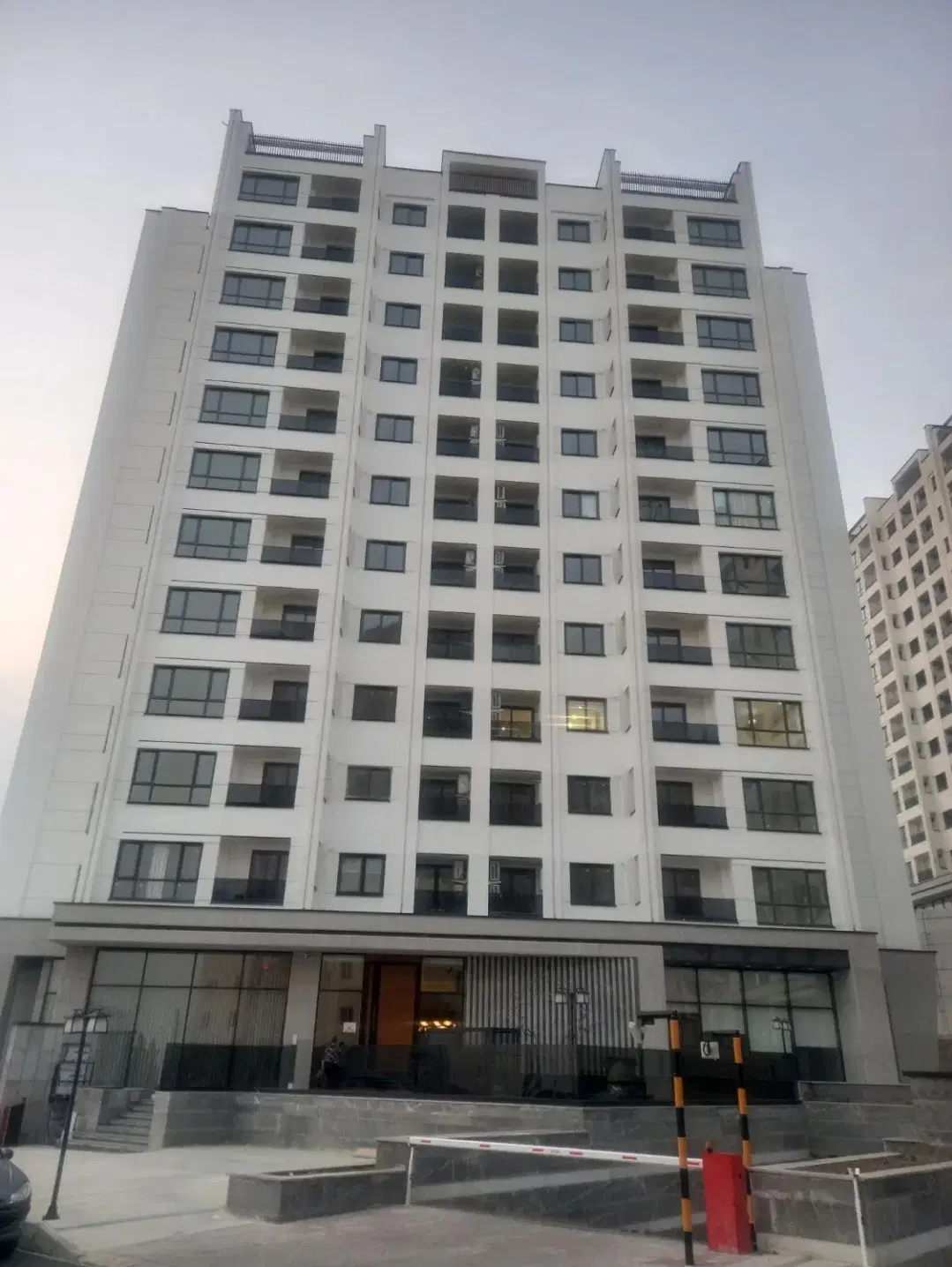 آپارتمان ۱۵۰ متری نارنجستان ۳