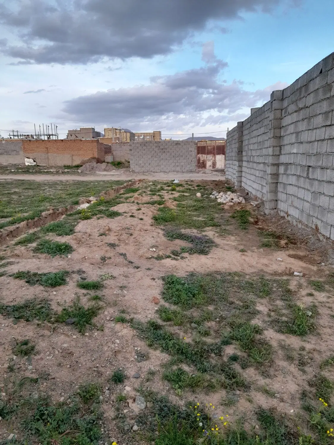 زمین در اناخاتون
