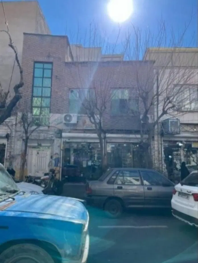 واحد ۹۷ متری بر خیابان فروزش