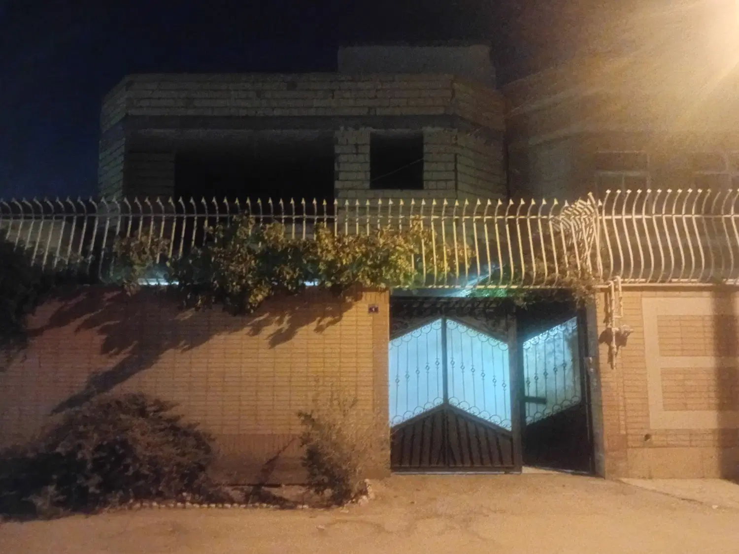فروش خانه ویلایی دو طبقه در قلعه شور ، بهارستان