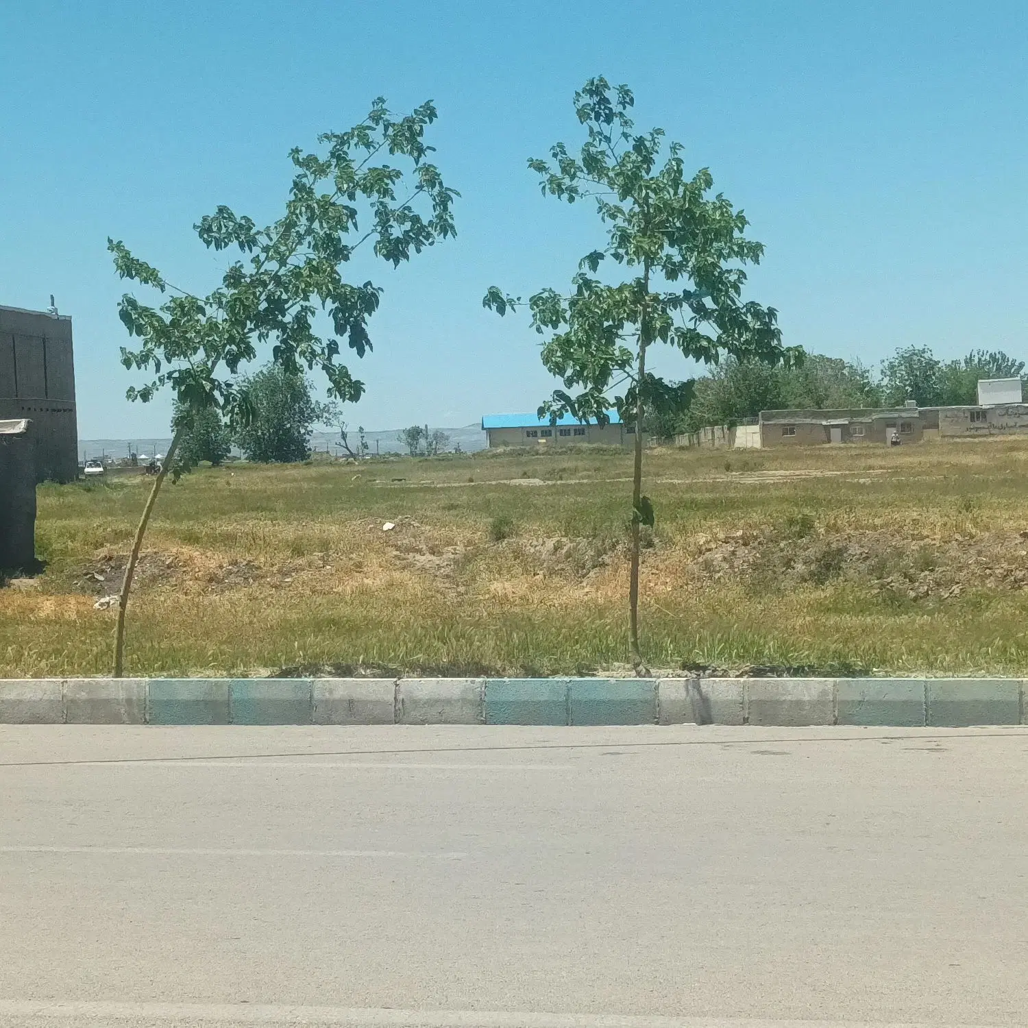 زمین ۳۵۰ متری