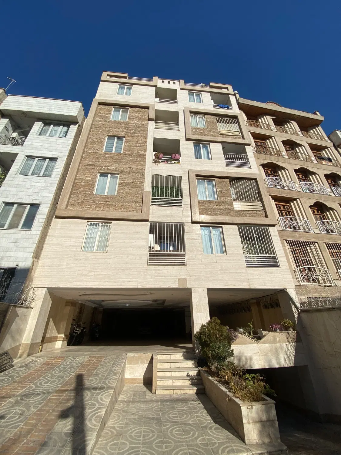 ۶۵متر_۲خواب_فو‌امکانات_۸ساله_غرب‌بلوارشاهد
