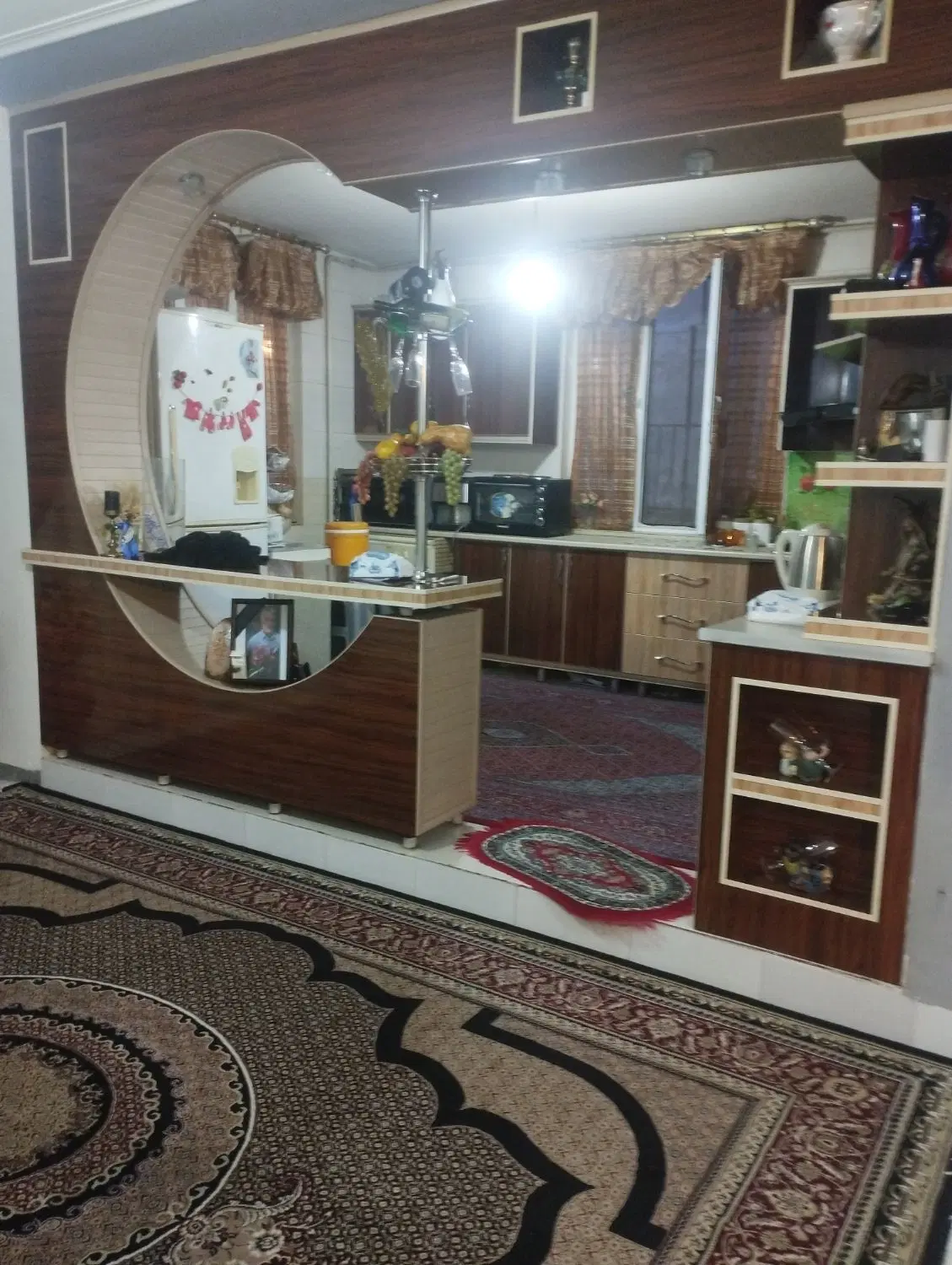 ملک مساحت 130متر طبقه اول حیاط دار کلا سه طبقه