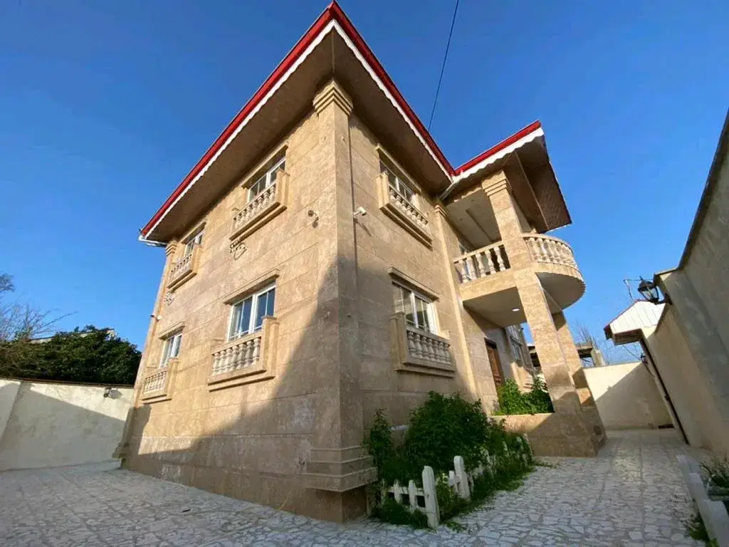 ویلا نوساز ۲۴۶ متری سنددار