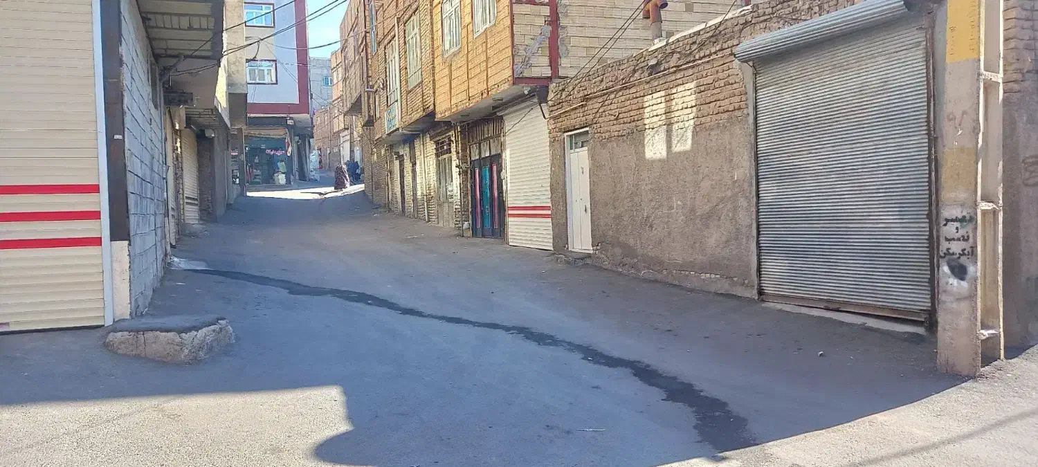 حیاط ۱۰۰ متر دو نبش خلیل آباد کوچه نوری