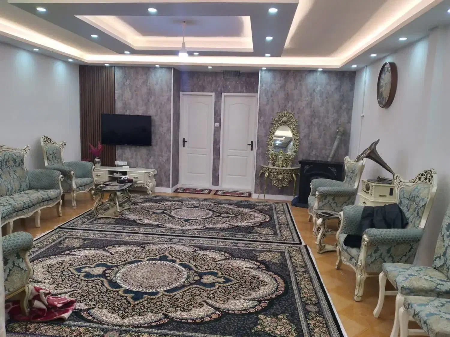 واحد ۹۶متری واقع در ۲۲بهمن جنوبی