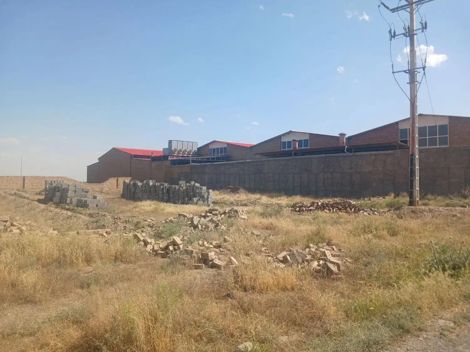 زمین جنب پایانه بار