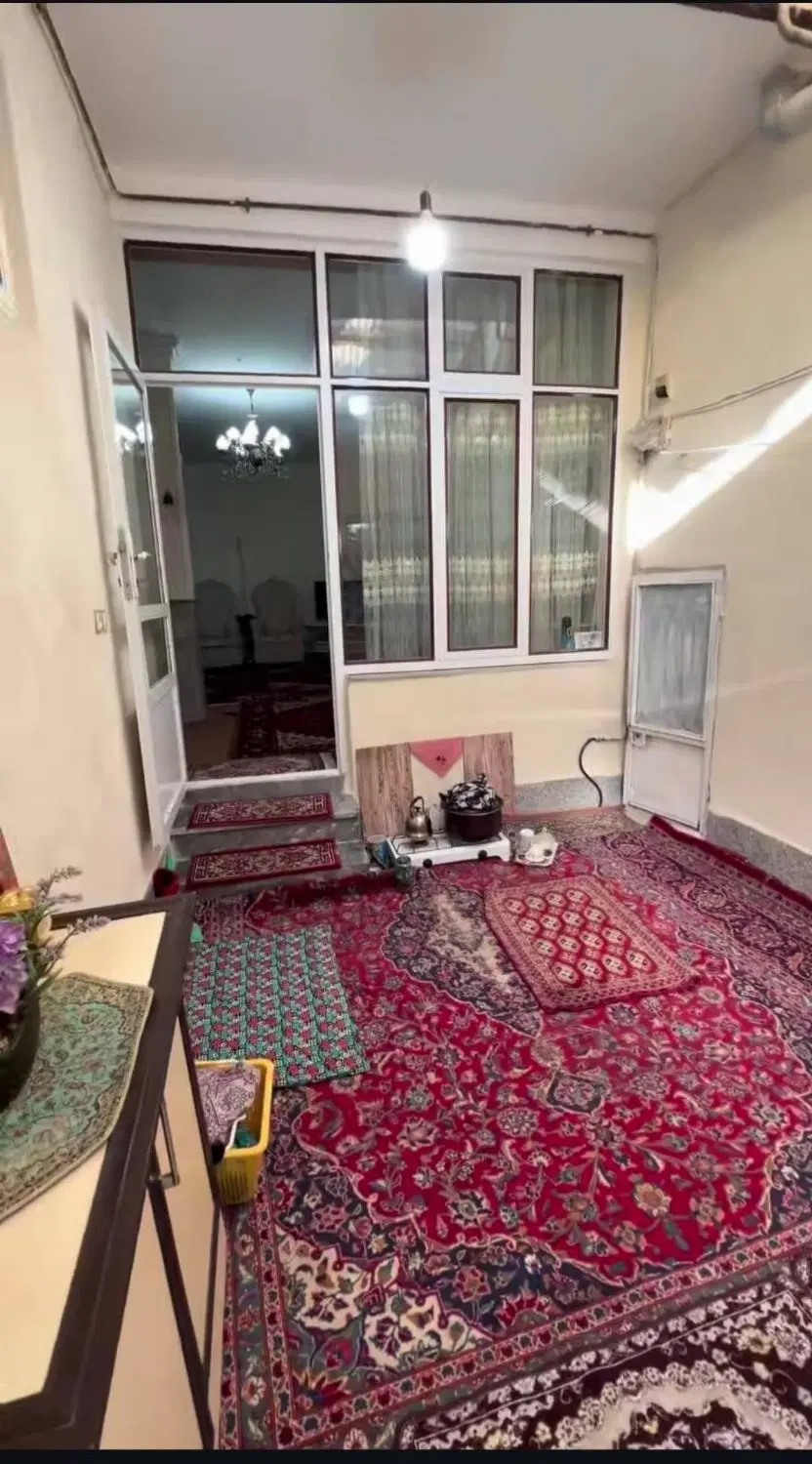 حیاط مسکونی حجتی کوی دانش