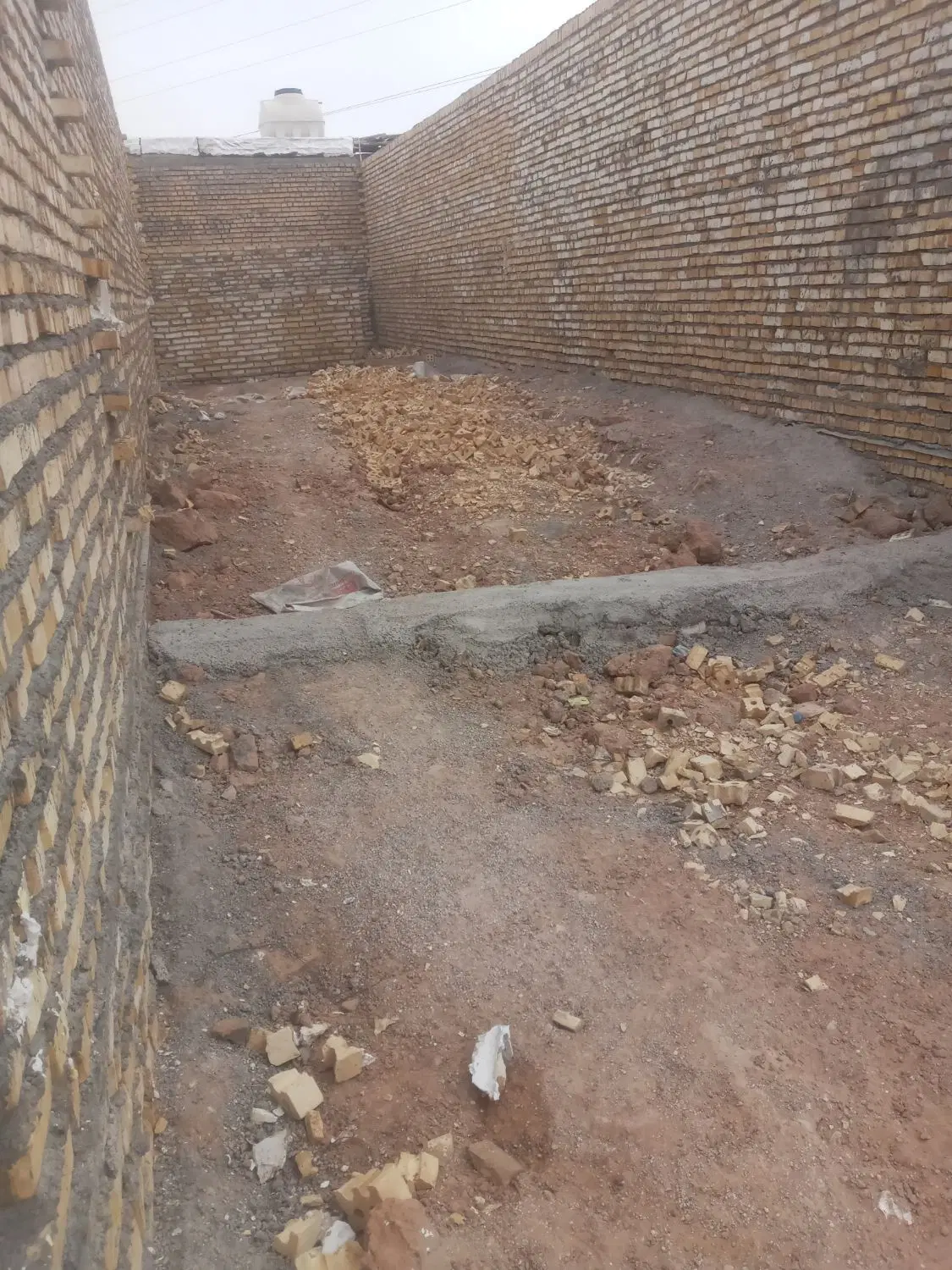 خونه نیمه کاره در ملاشیه