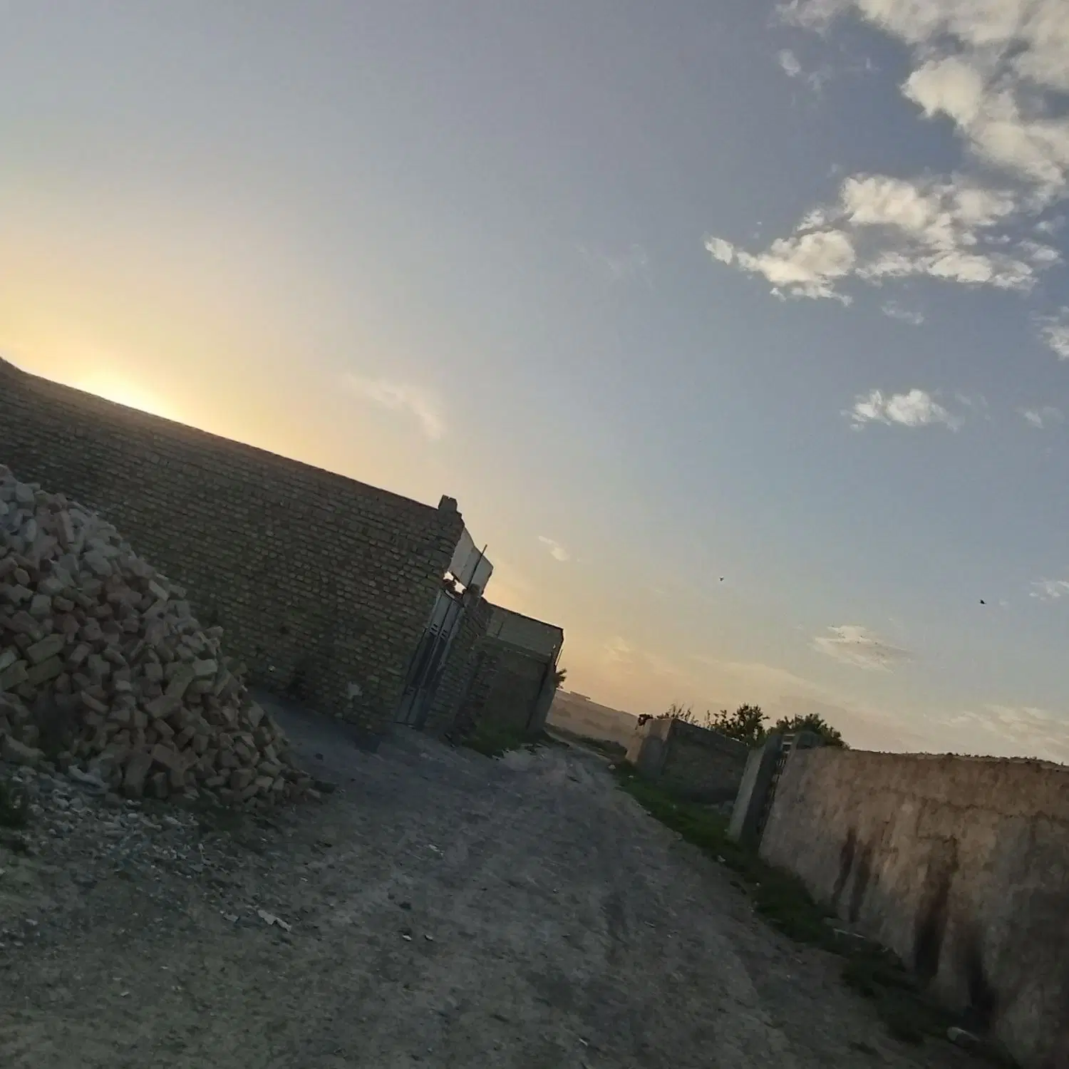 زمین باهنر    زمین۱۳۰ متری روستای دستگردان