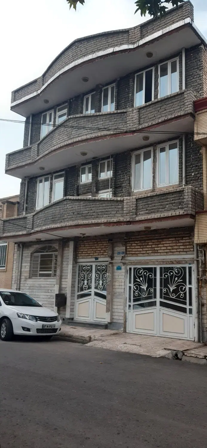 منزل مسکونی واقع در خیابان ولیعصر ۱۶ متری نوری