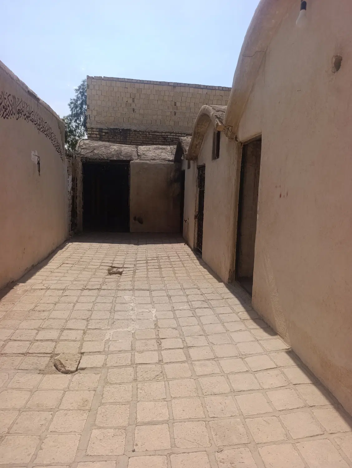 خونه باغ همراه اسطبل