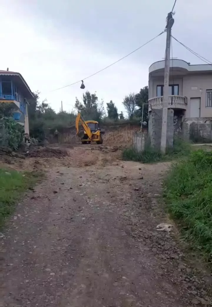 زمین به مساحت سیصد متر