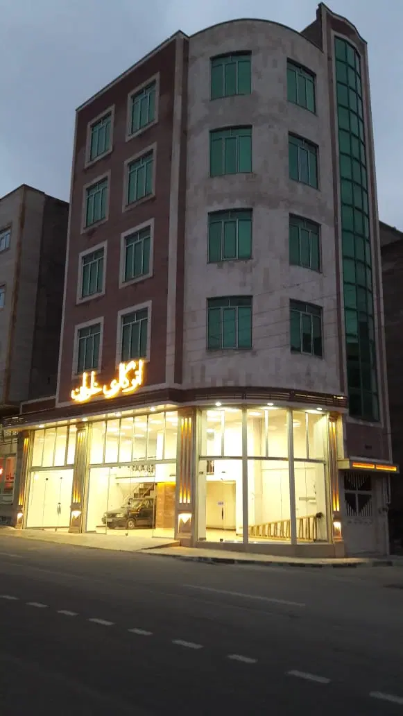 مغازه بزرگ و شیک ولیعصر ۲