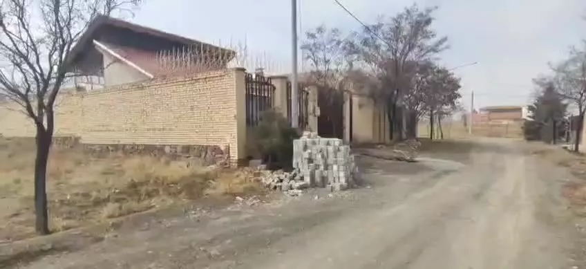 زمین ۵۳۰ متری اراضی استانداری باغ گلها