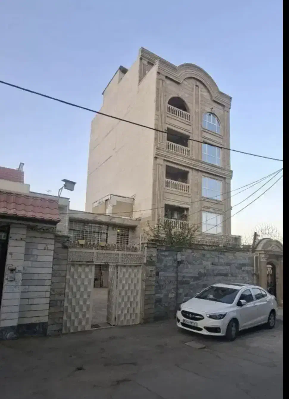 ویلایی بزرگ دوطبقه