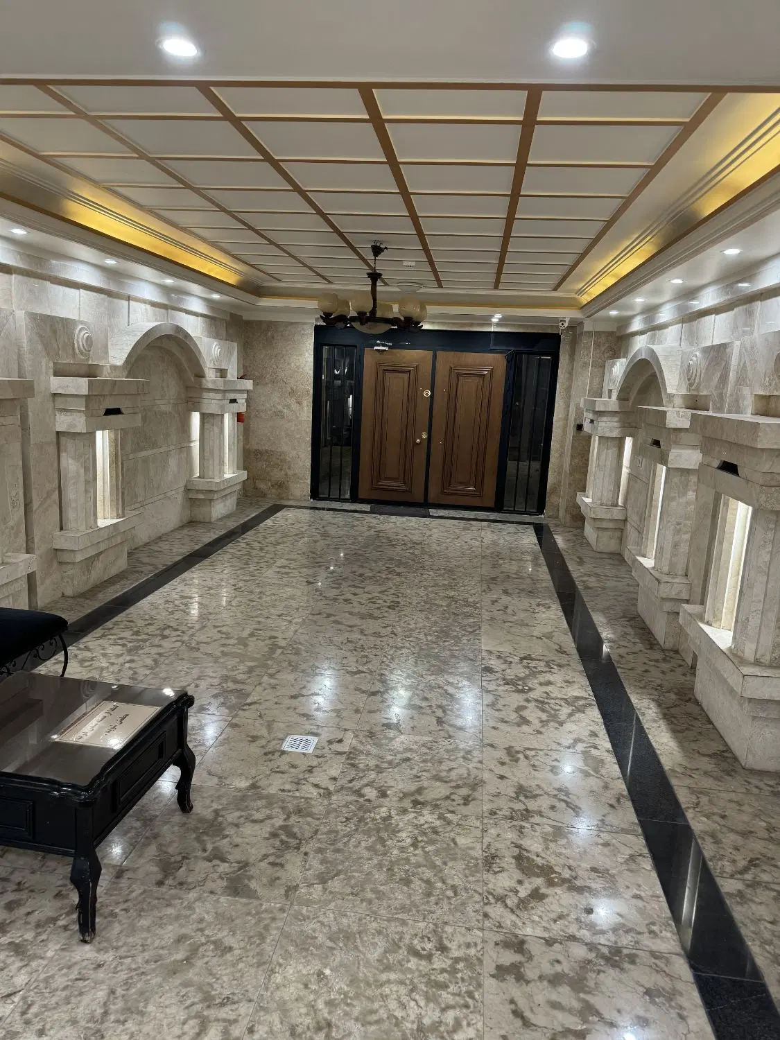 واحد ۱۳۰متری زنبق بهترین لوکیشن  پارکینگ آسانسور
