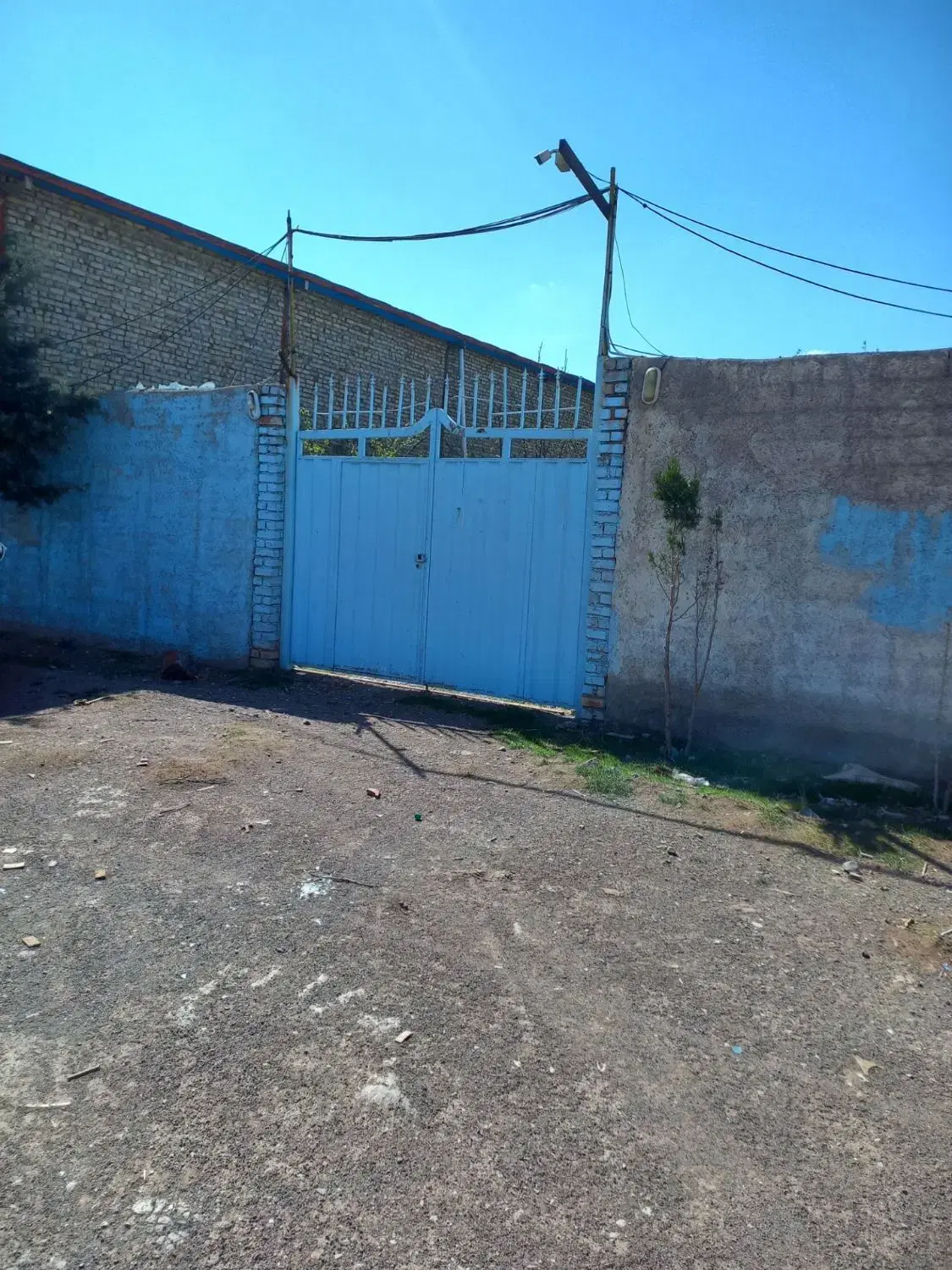 ۵۰۰ متر سالن صنعتی و ۵۰۰ متر باغ