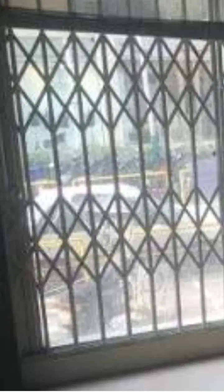مغازه بر اتوبان