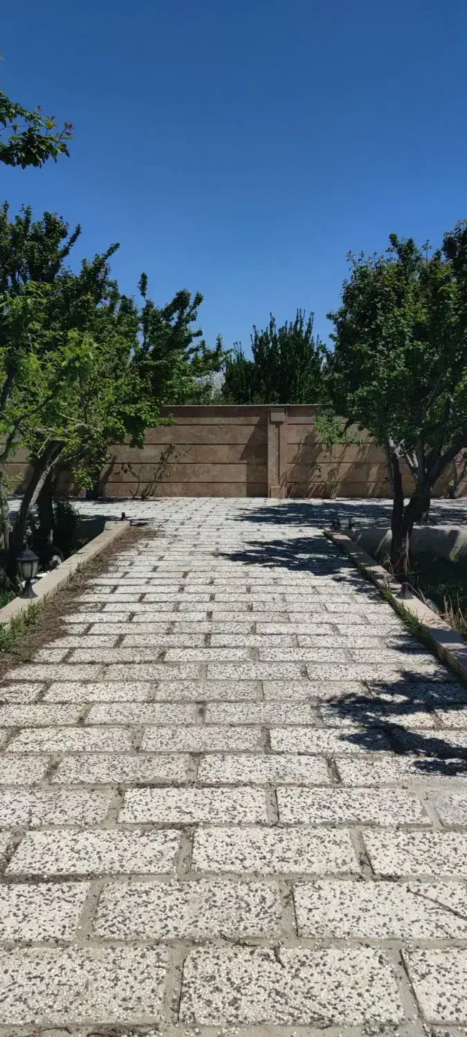 فروش ۶۶۰ متر باغچه چسب بافت کردزار
