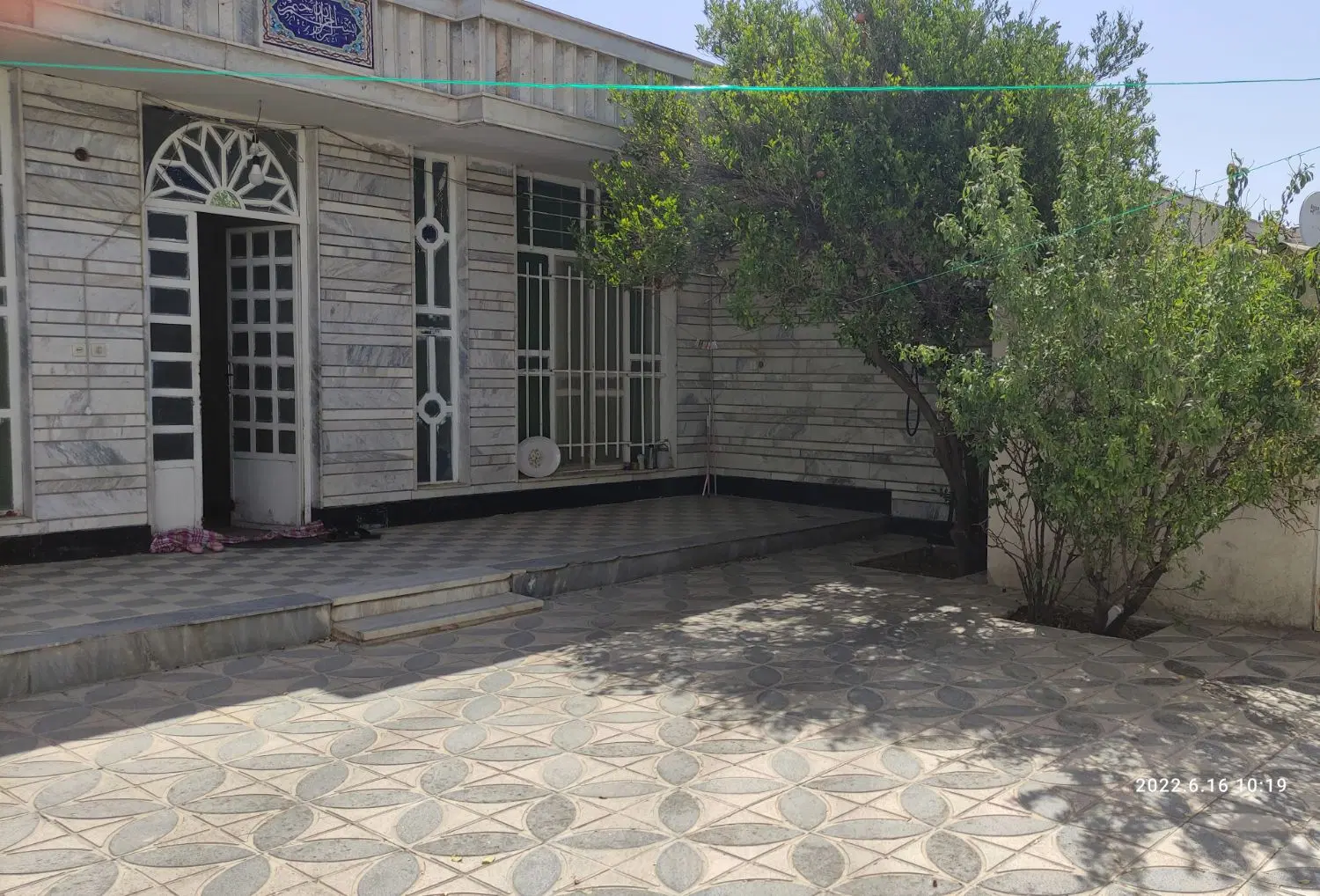 منزل دربست درب از حیاط بلوار قائم
