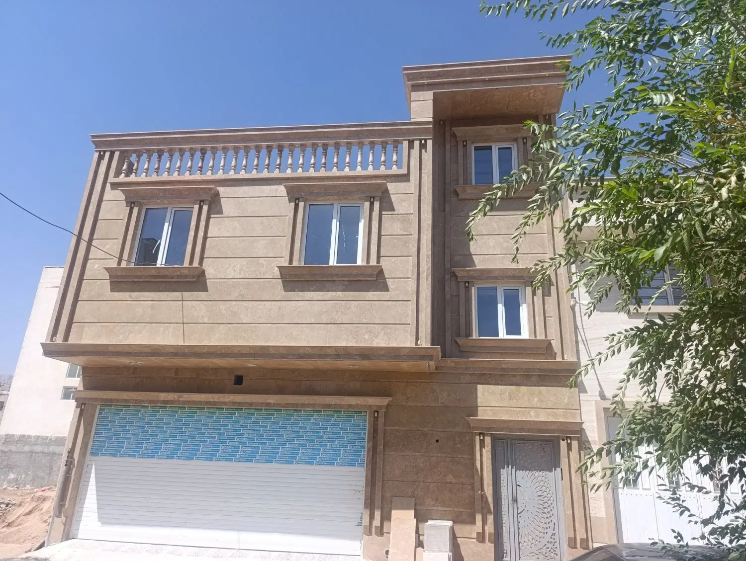 واحد دوخوابه همکف با حیاط و پارکینگ اختصاصی