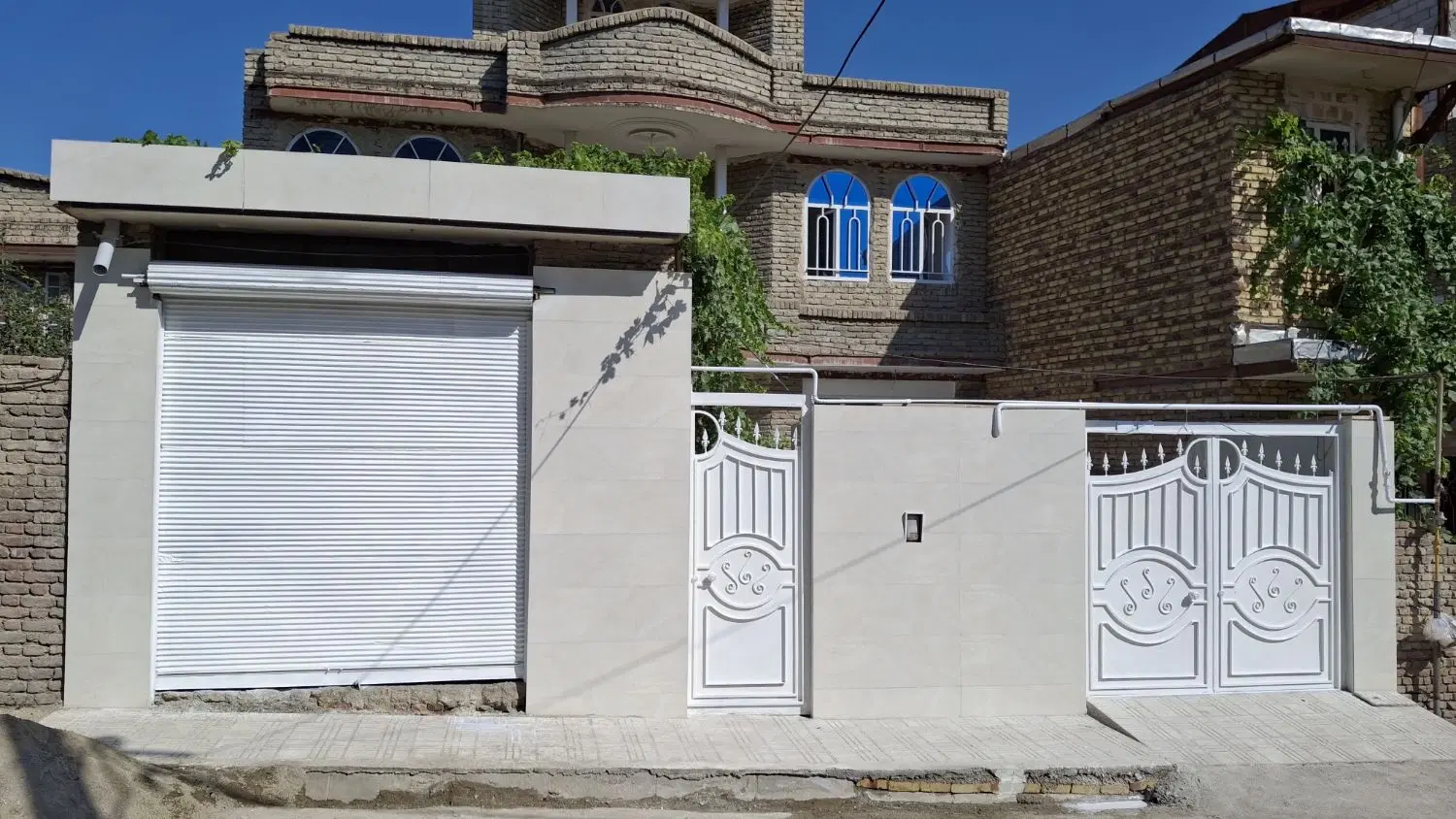 حیاط لوکس دو طبقه در طرزیلو